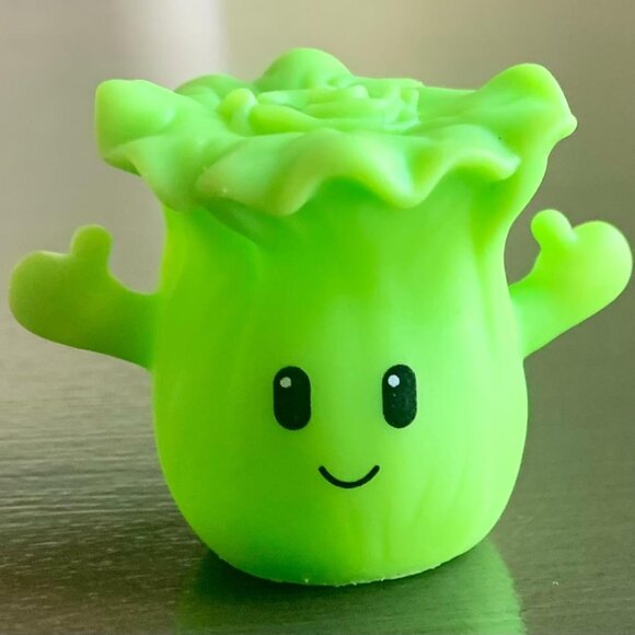 Set/5 Rubber 3+ Children's Cute Anthropomorphic Vegetable Veggies Finger Puppets - Picture 3 of 6